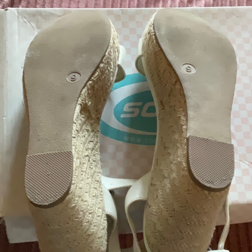 Sandles - Picture 3 of 3